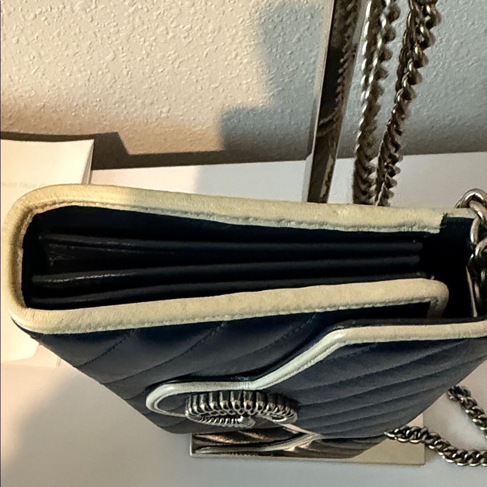 Gucci Marmont Navy Blue Quilted Crossbody Bag - Picture 4 of 8